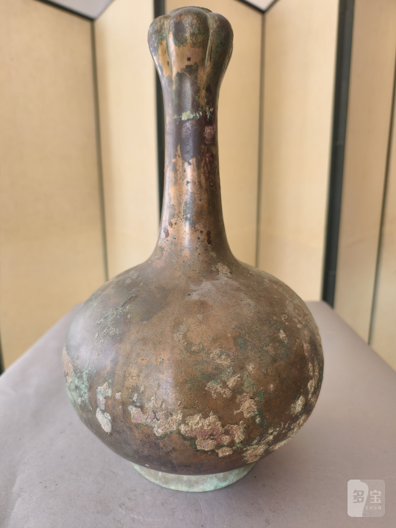 A bronze "garlic head" bottle vase - 图10
